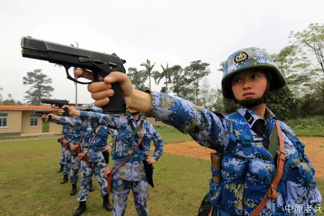 女兵，你好！---值此三八妇女节，向女兵们致以节日祝贺！